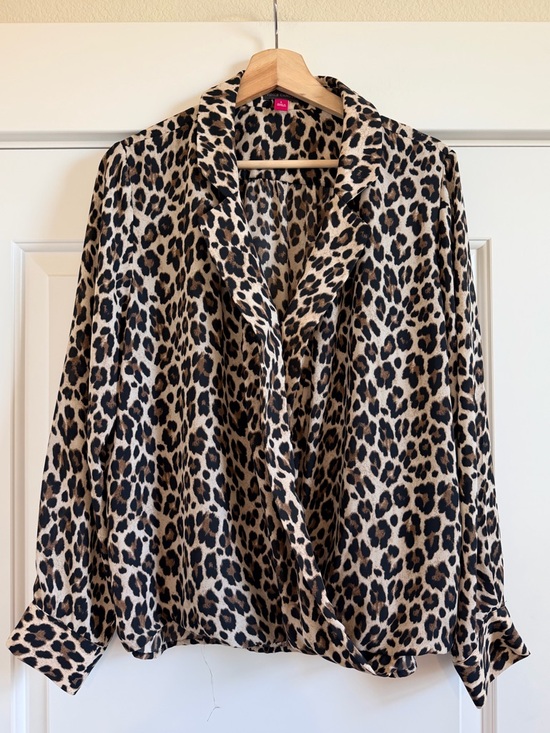 Vince Camuto Tops - Vince Camuto Leopard Print Top in Beige, Black & Brown